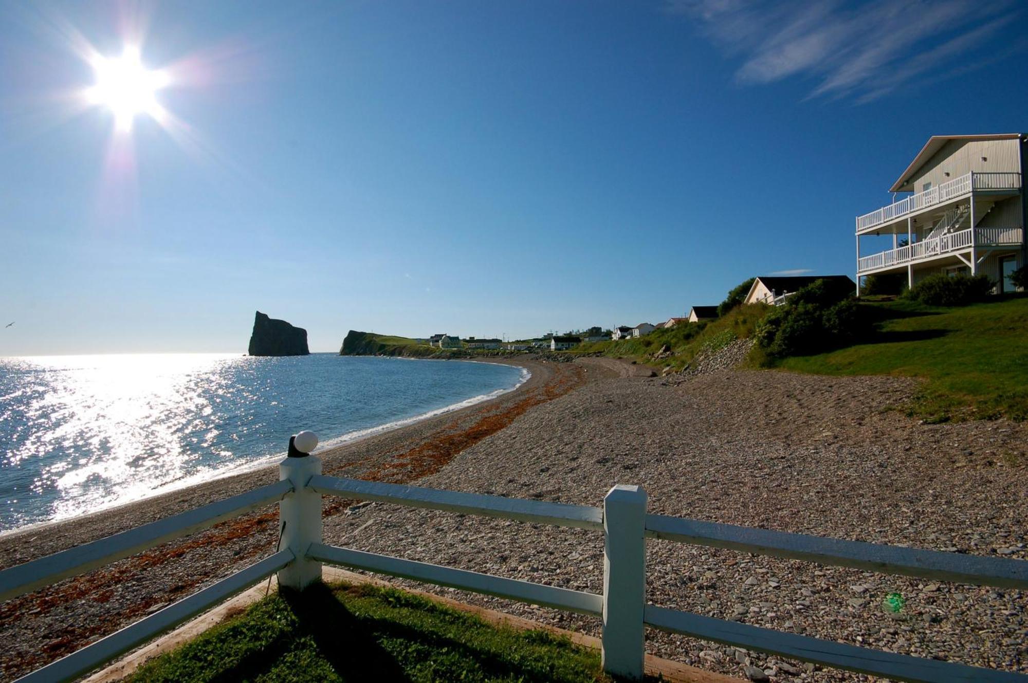 Hotel Les Trois Soeurs Percé Exterior foto