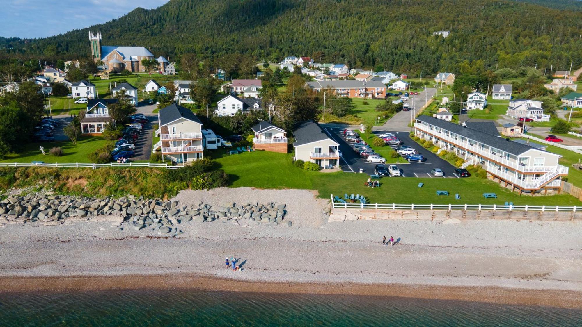 Hotel Les Trois Soeurs Percé Exterior foto
