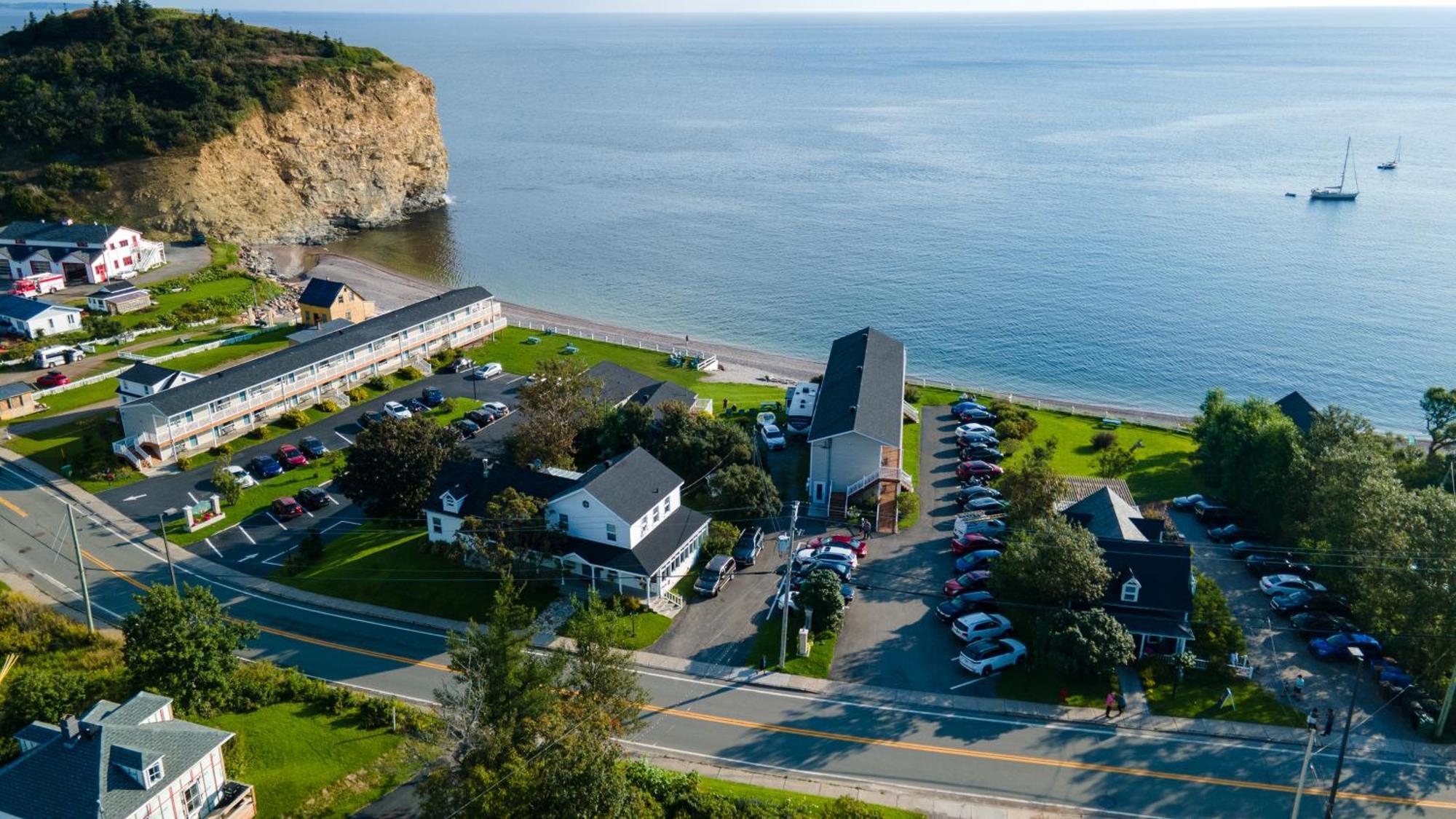 Hotel Les Trois Soeurs Percé Exterior foto