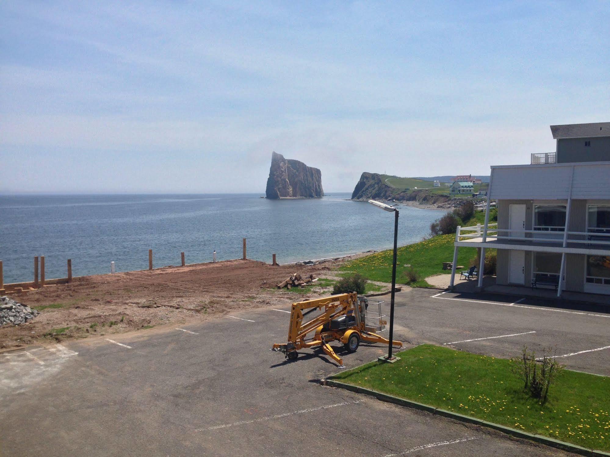 Hotel Les Trois Soeurs Percé Exterior foto